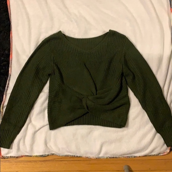 V-Neck Twist front sweater - Picture 3 of 4